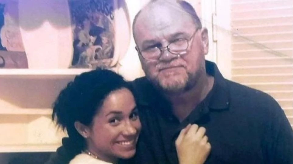 Σε νέο «χτύπημα» κατά της βασιλικής οικογένειας από τον πατέρα της Μέγκαν Μαρκλ